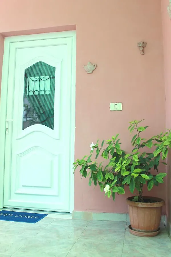 Villa Center Tirana 0*,  Albánie